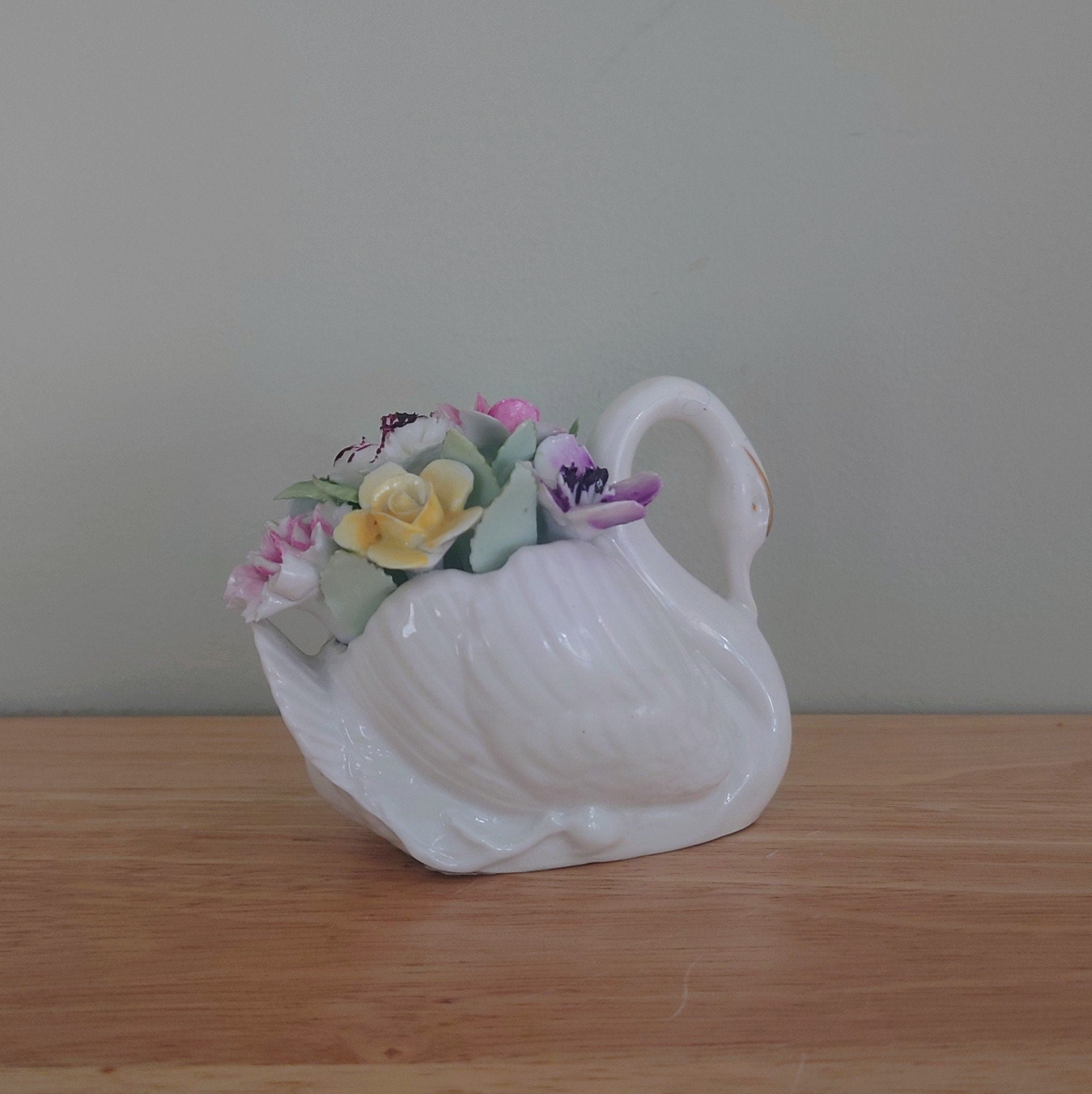 Vintage Royal Doulton Swan Posy Vase Decorative Swan Porcelain Swain Bird Figurine Floral Posy Vase Kitsch Ornament Décor