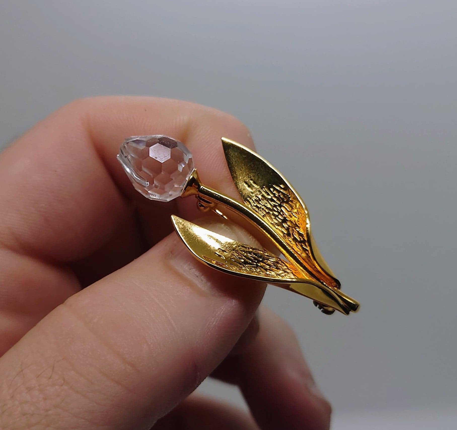 Vintage Brooch Simple Gold Tone Faux  Flower Tear Brooch Pin Costume Jewellery Jewelry Diamond Rhinestone Diamanté Brooch Pin