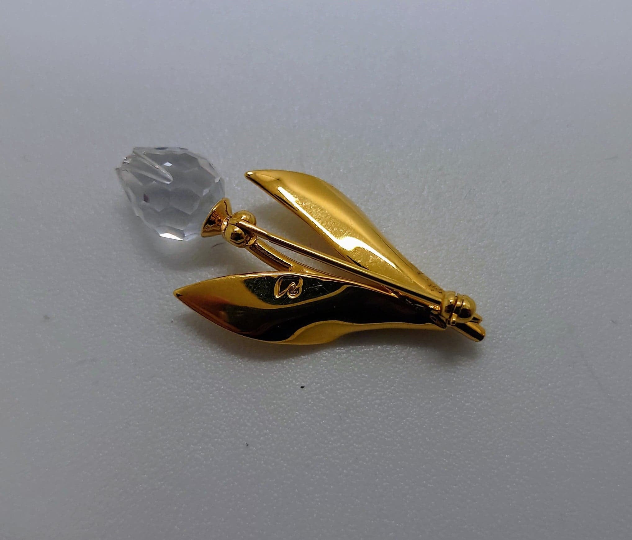 Vintage Brooch Simple Gold Tone Faux  Flower Tear Brooch Pin Costume Jewellery Jewelry Diamond Rhinestone Diamanté Brooch Pin