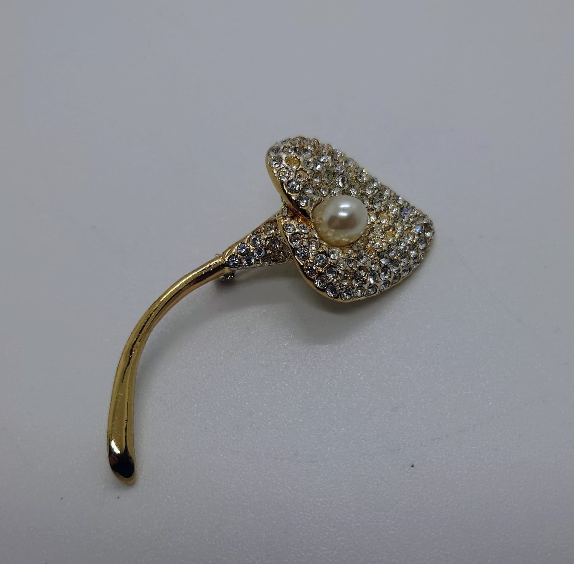 Vintage Brooch Simple Gold Tone Faux Pearl Flower Tear Brooch Pin Costume Jewellery Jewelry Diamond Rhinestone Diamanté Brooch Pin