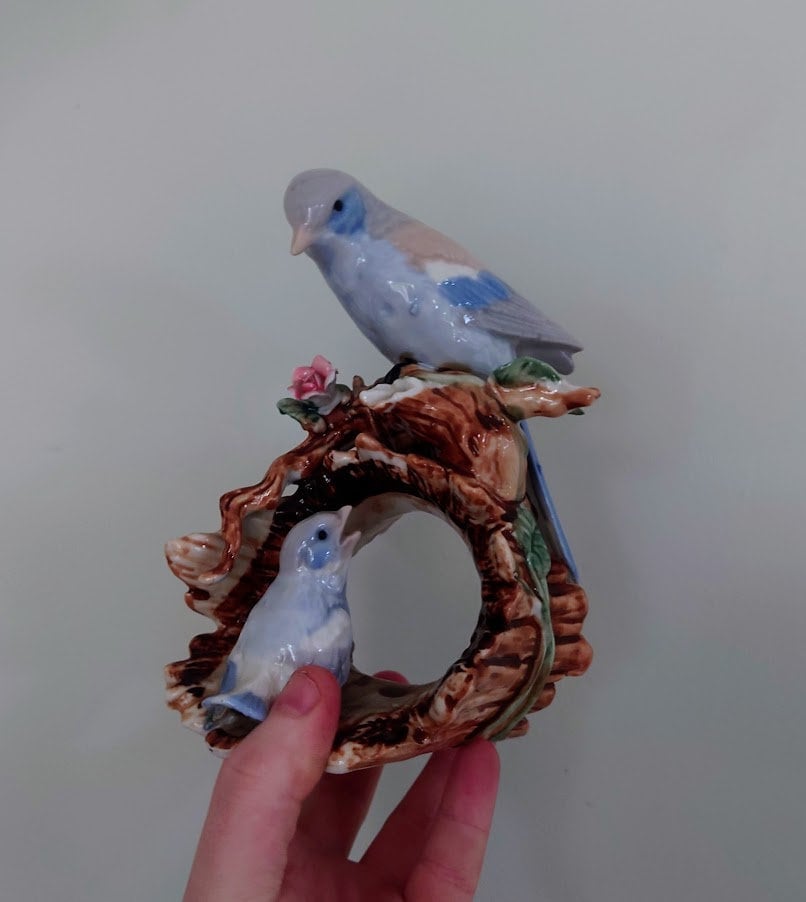 Vintage Bird Figurine on Log Collectable Birds Porcelain Birds Mother and Chick Floral Leaves and Log Figurine Lladro style Bird Figurine