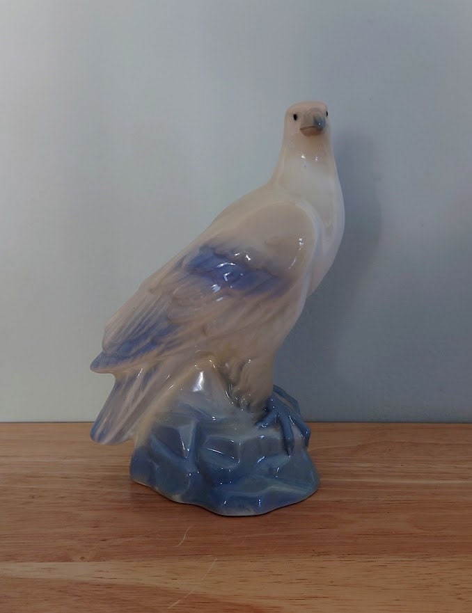 Vintage Hawk Bird Figurine Ceramic Bird of Pray Figure Bird Ornament Hawk/Eagle  Bird Statue Harris's hawk Blue and White Lladro Style