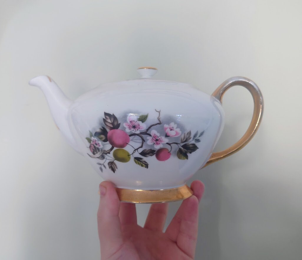 Vintage Gold Gilt Teapot Pearlized Lustre  Floral Design Pattern Afternoon Tea Party Mid Century Porcelain China Teapot 1950s Vintage Teapot