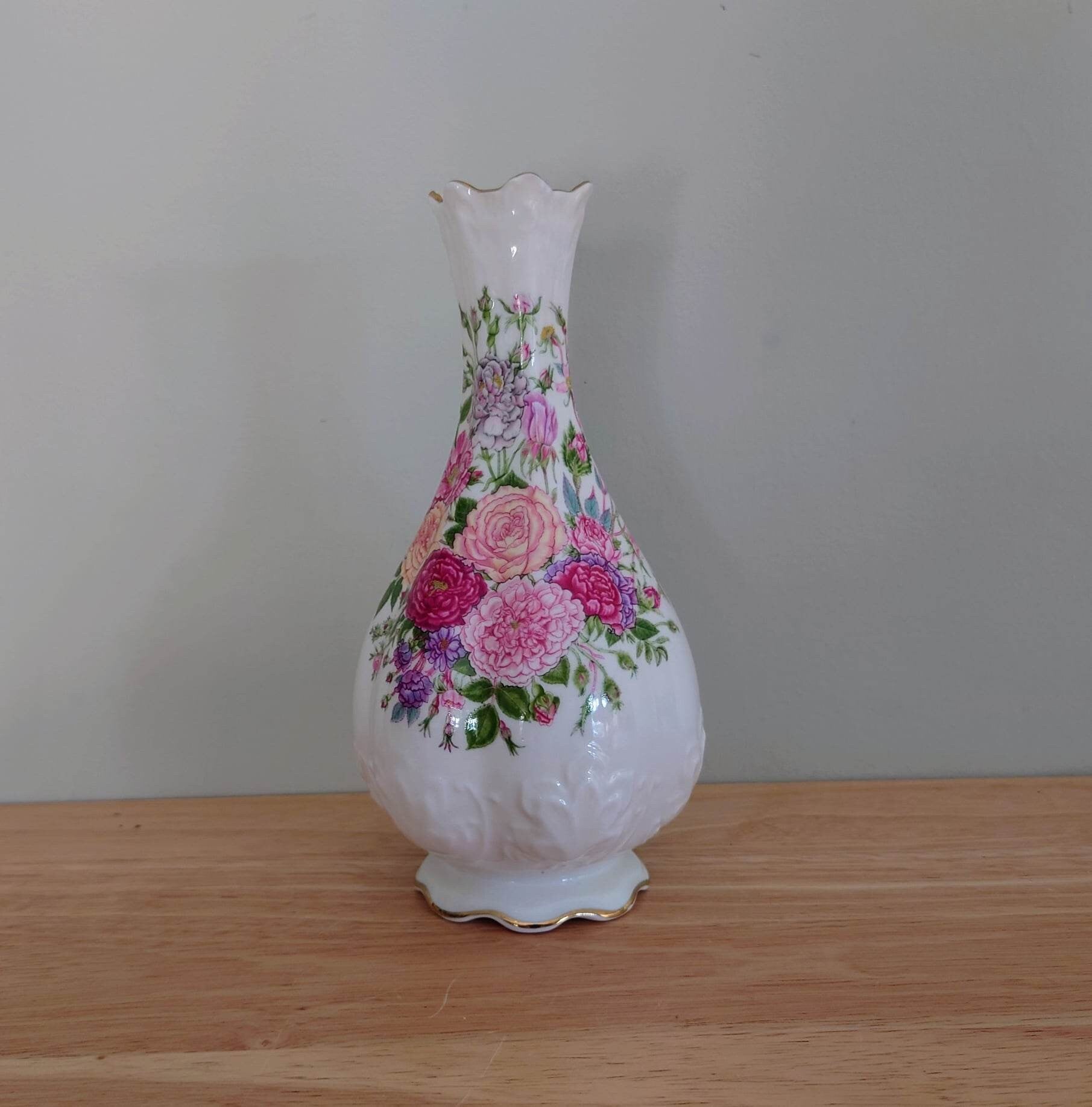 Rose Garden Aynsley Bud Vase Frill 15cm  Porcelain Made in England Rose Garden Collectable Vintage