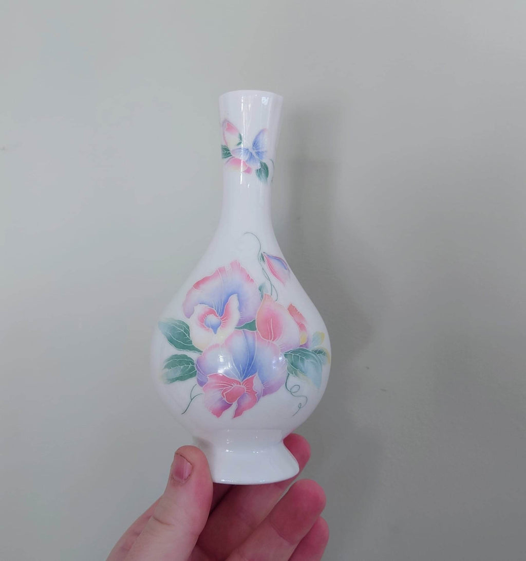 Little Sweetheart Aynsley Bud Vase Globe Porcelain Made in England Little Sweetheart Pattern Collectable Vintage
