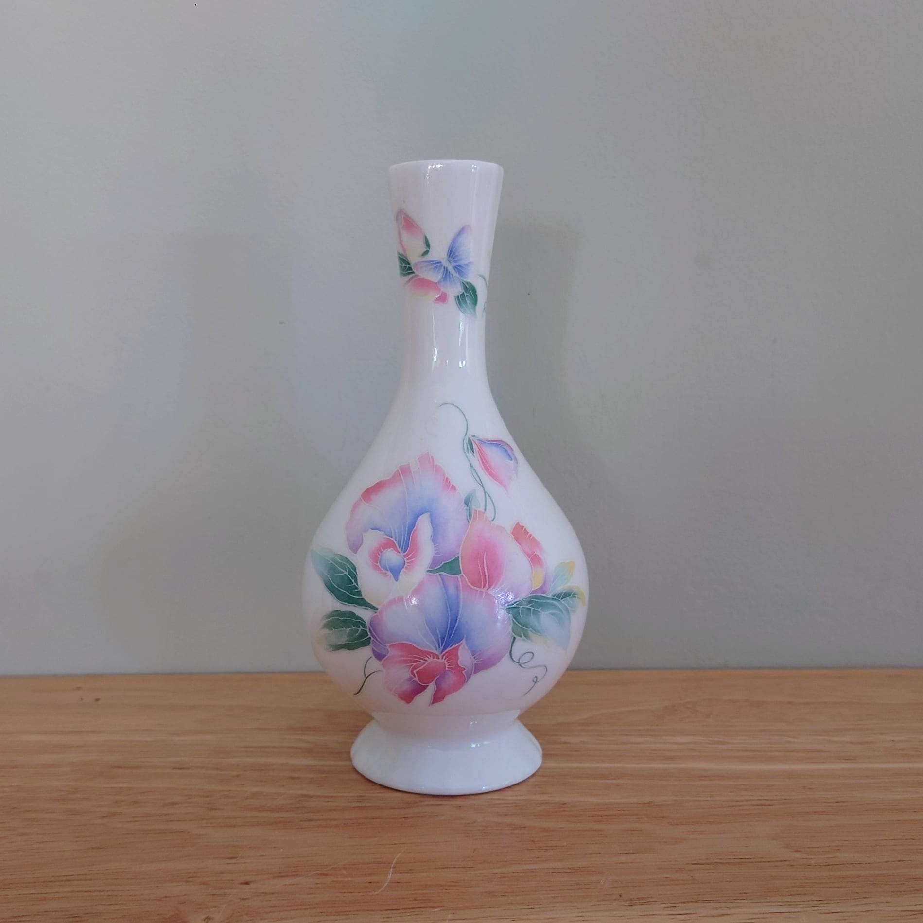 Little Sweetheart Aynsley Bud Vase Globe Porcelain Made in England Little Sweetheart Pattern Collectable Vintage