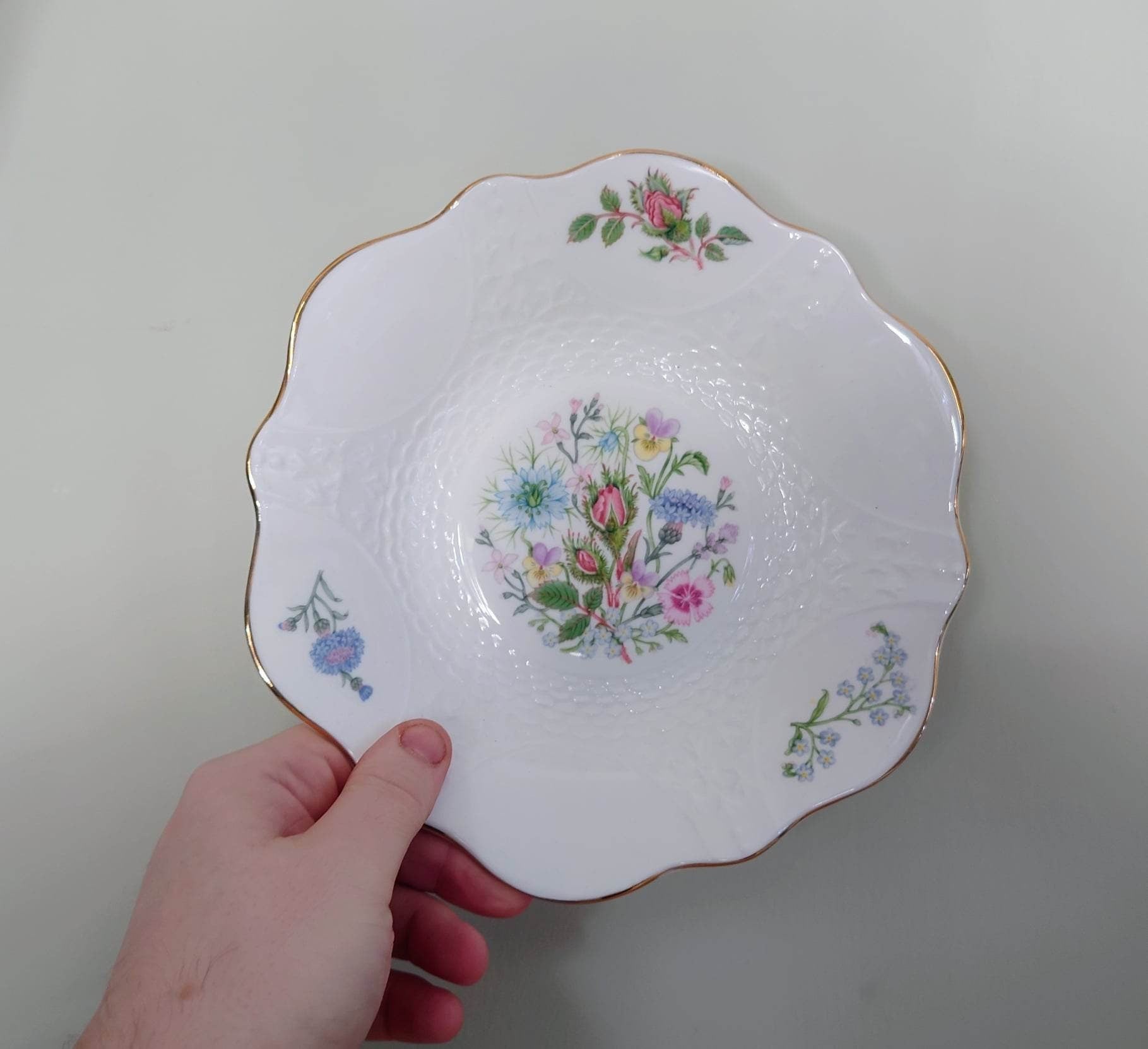 Aynsley Wild Tudor Clyde Center Bowl 9'' Dish Fine Bone China Porcelain Made in England Wild Tudor Pattern Collectable Vintage