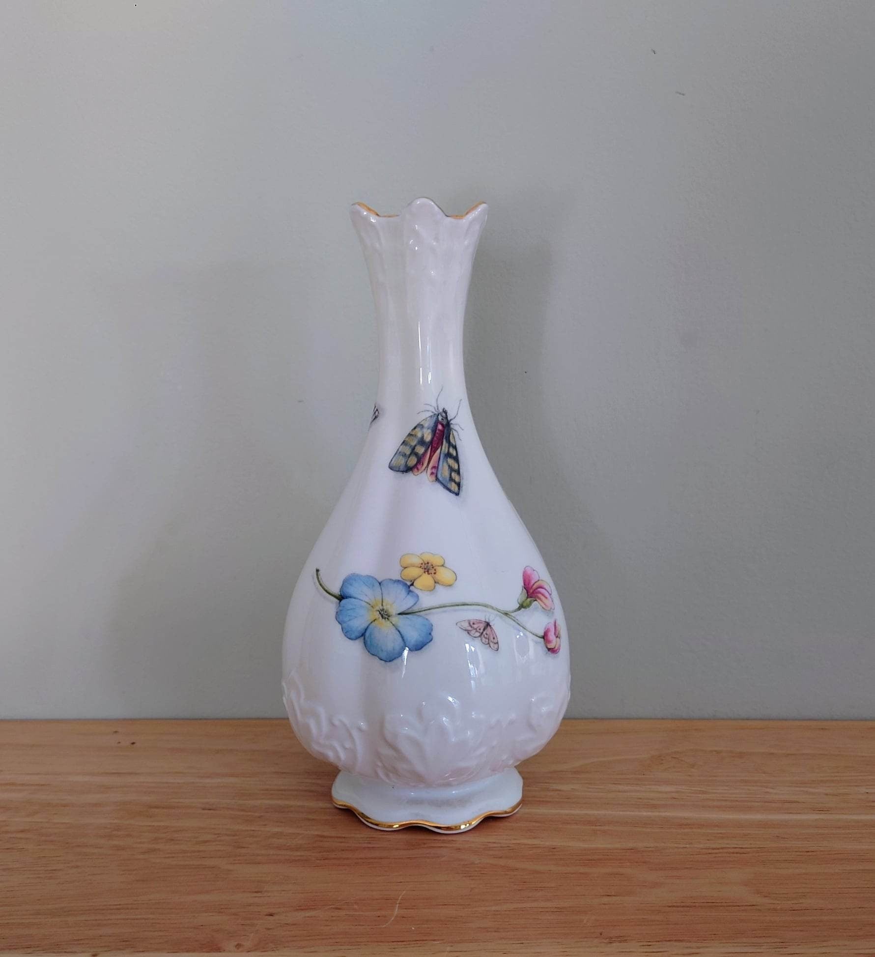 Natures Delight's Aynsley Bud Vase Frill 15cm  Porcelain Made in England Natures Delight's Collectable Vintage