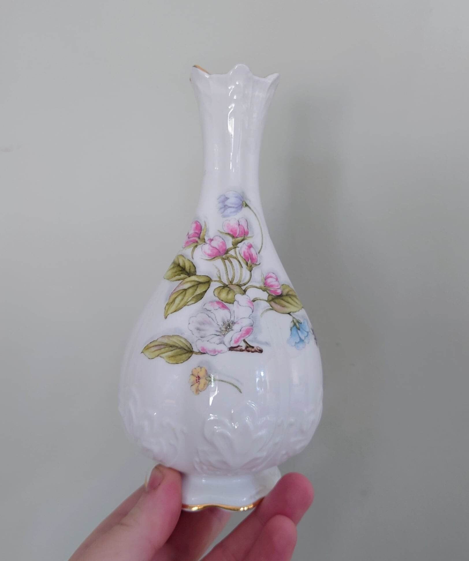 Natures Delight's Aynsley Bud Vase Frill 15cm  Porcelain Made in England Natures Delight's Collectable Vintage