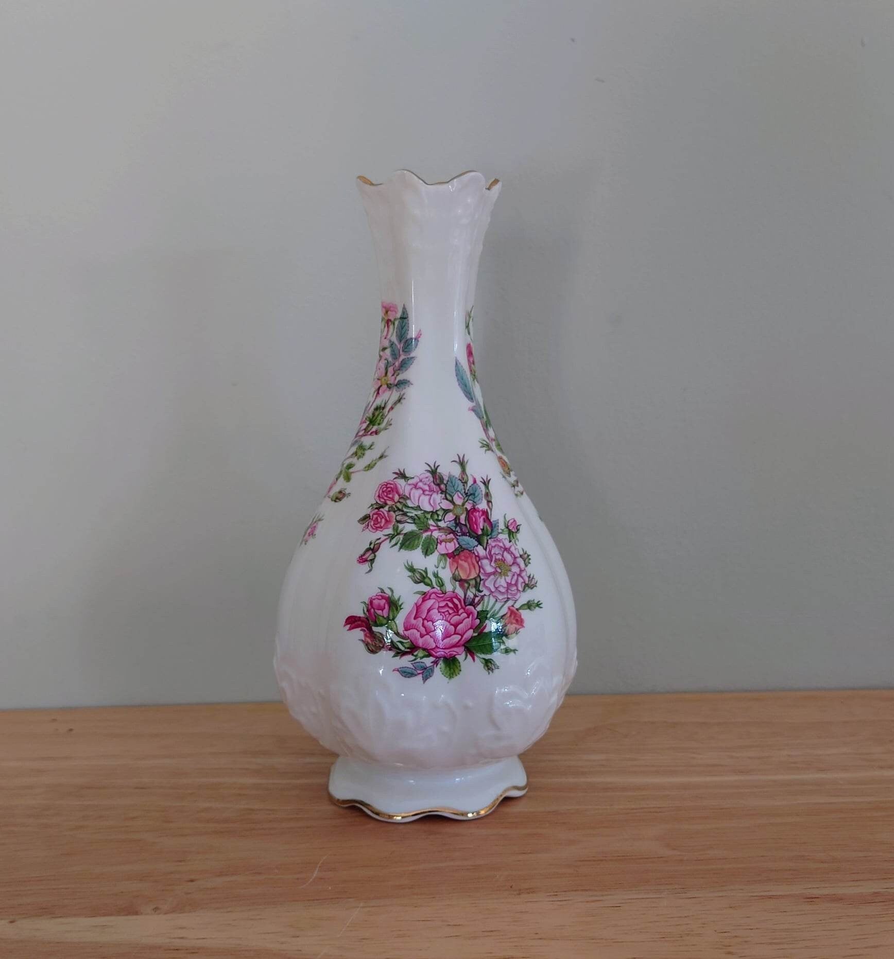 Rose Garden Aynsley Bud Vase Frill 15cm  Porcelain Made in England Rose Garden Collectable Vintage