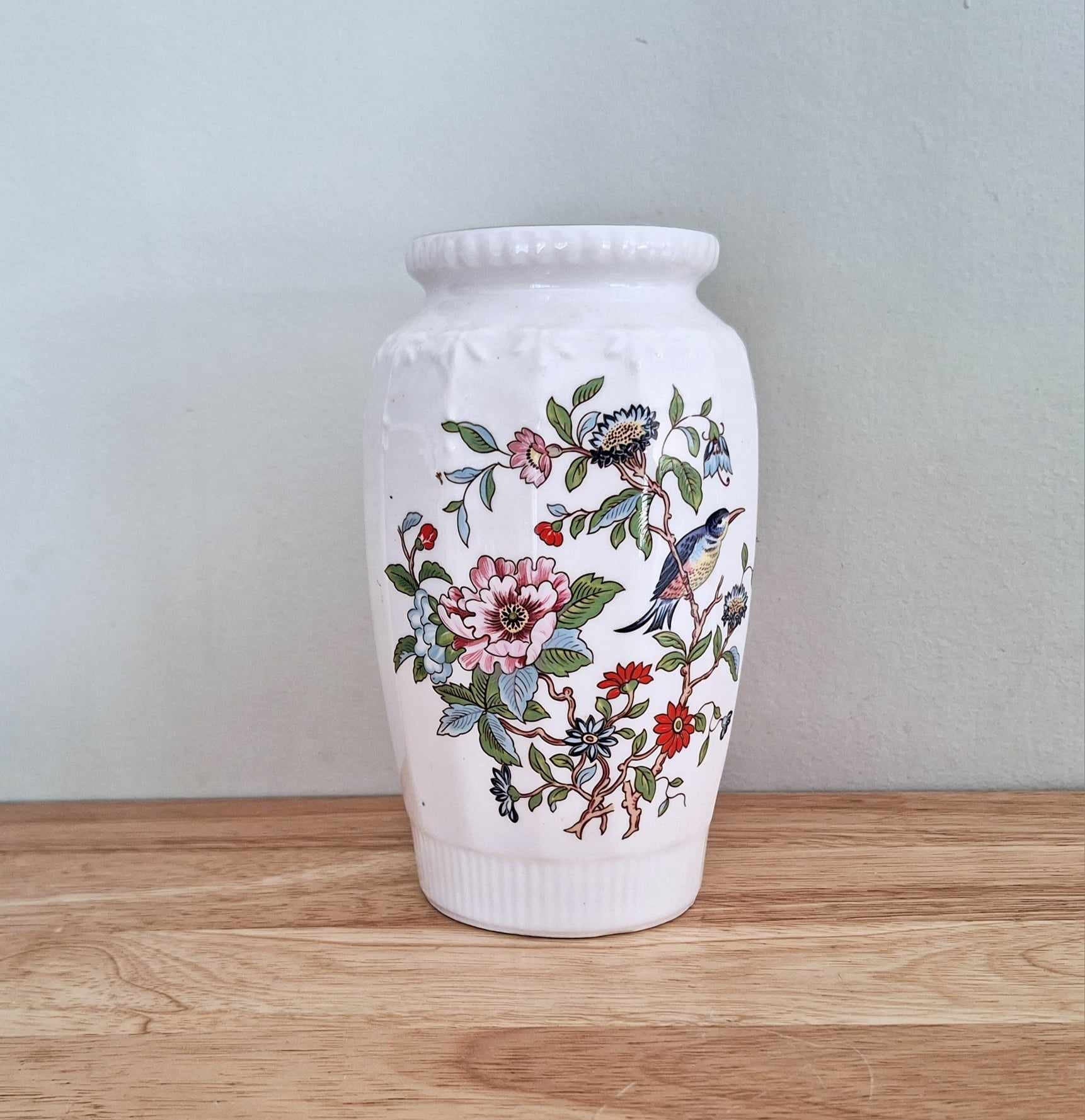 Aynsley 10" Vase Pembroke (Gold Trim)  Fine Bone China Porcelain Made in England Pembroke Pattern Collectable Vintage