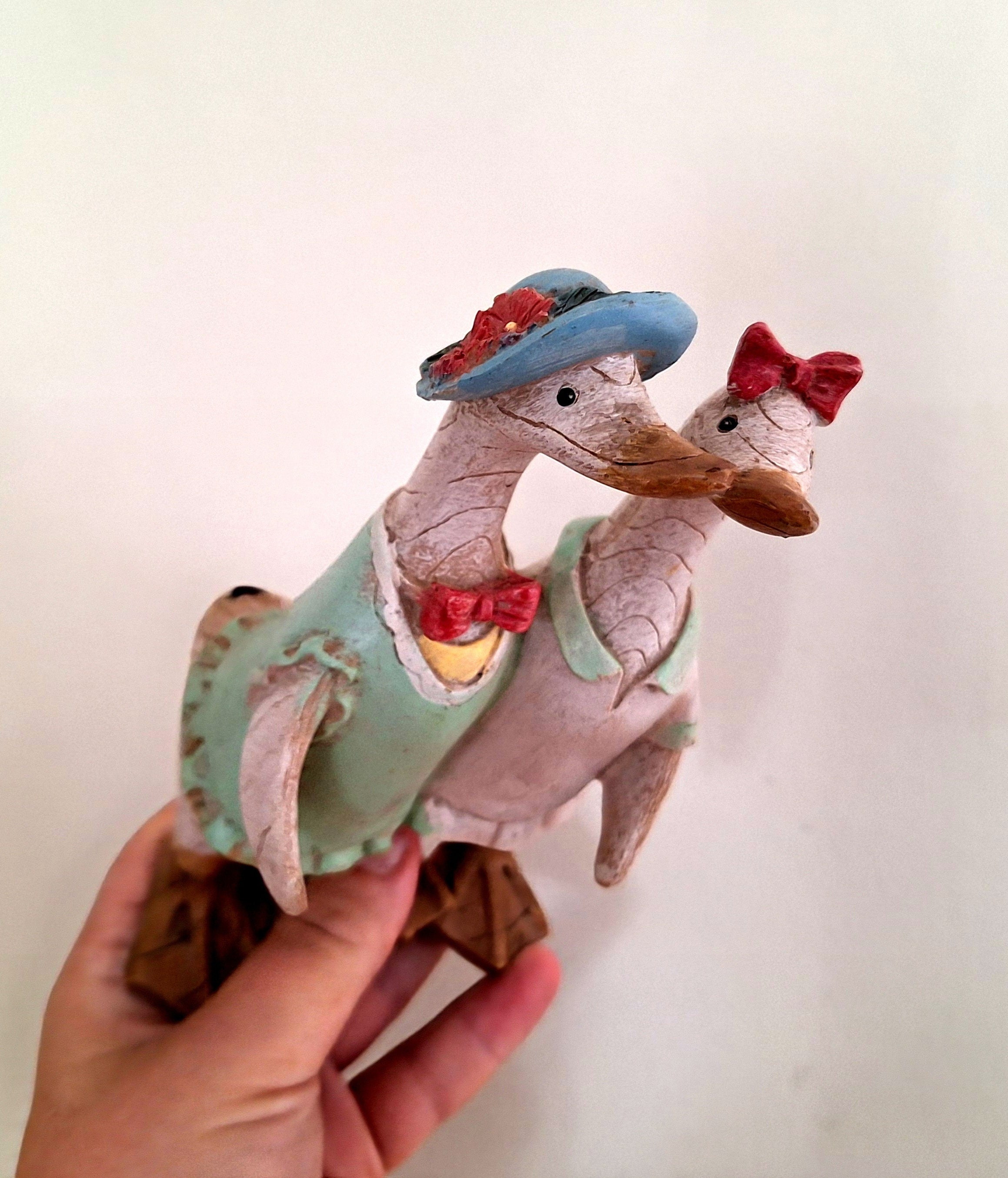 Vintage Duck Pair Figurine Kitsch Duck sculpture Farmyard Animal Kitchen Décor Country Cottage Resin Joyful Cute Duck Miniature Ornament
