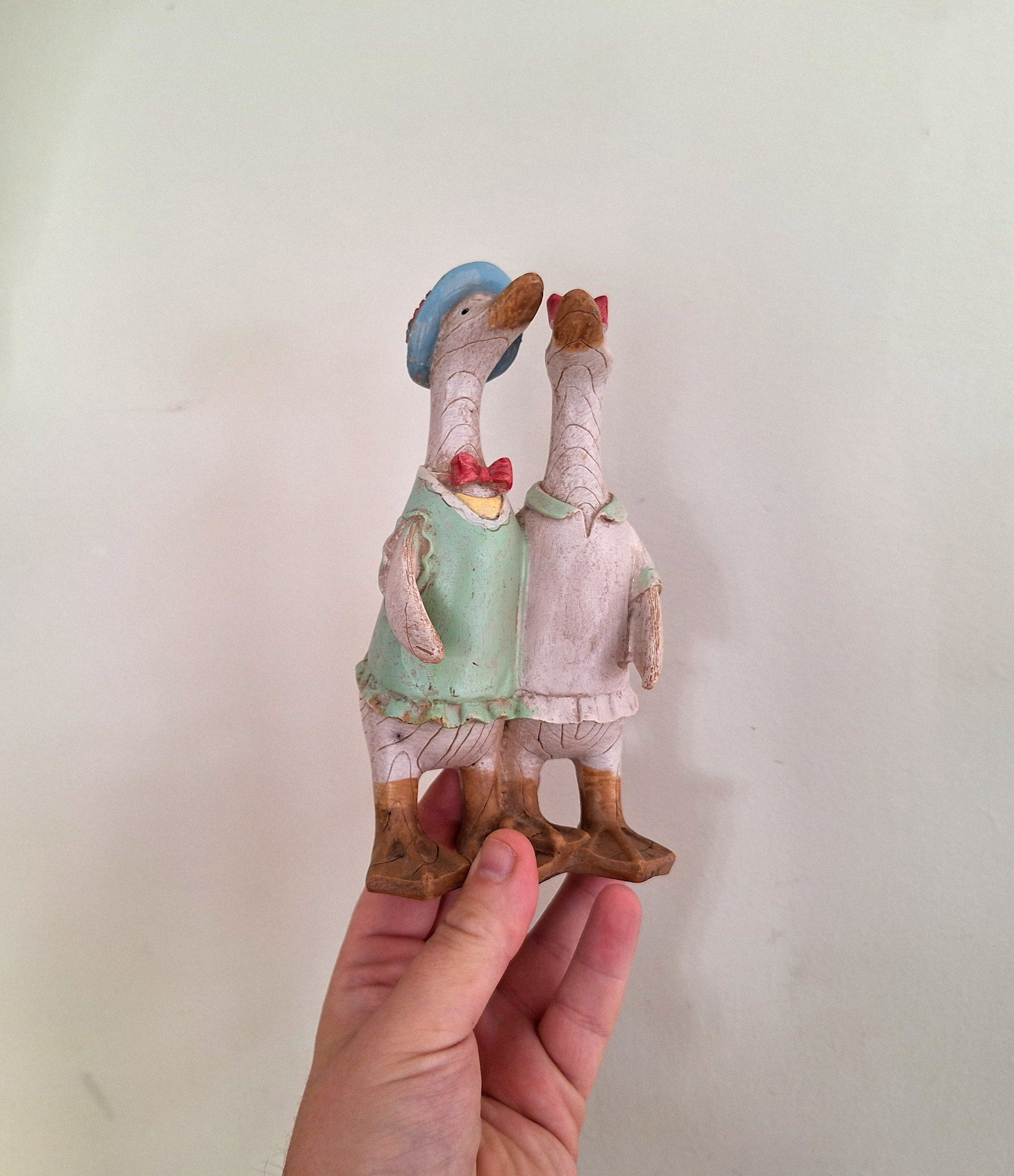 Vintage Duck Pair Figurine Kitsch Duck sculpture Farmyard Animal Kitchen Décor Country Cottage Resin Joyful Cute Duck Miniature Ornament