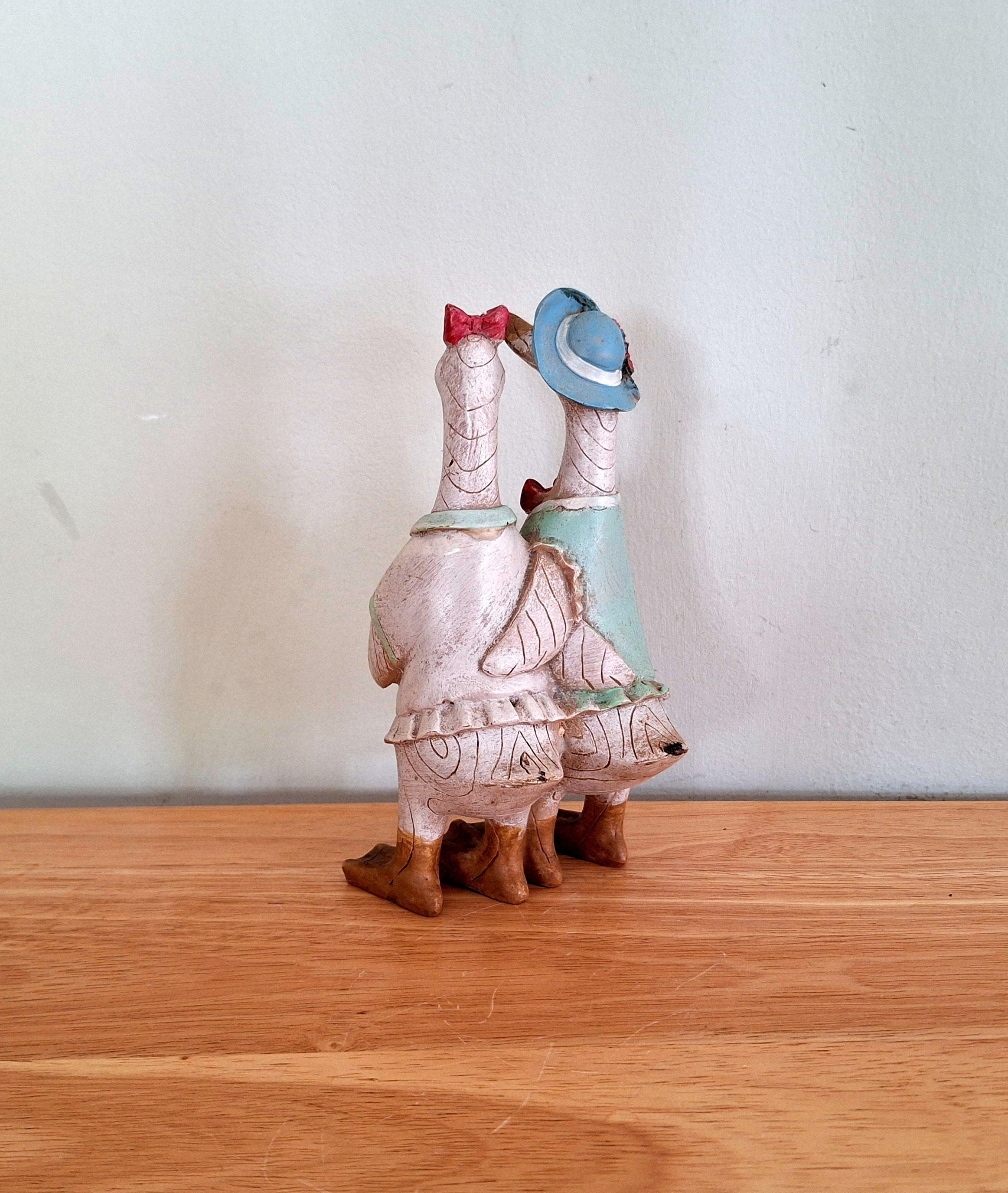Vintage Duck Pair Figurine Kitsch Duck sculpture Farmyard Animal Kitchen Décor Country Cottage Resin Joyful Cute Duck Miniature Ornament