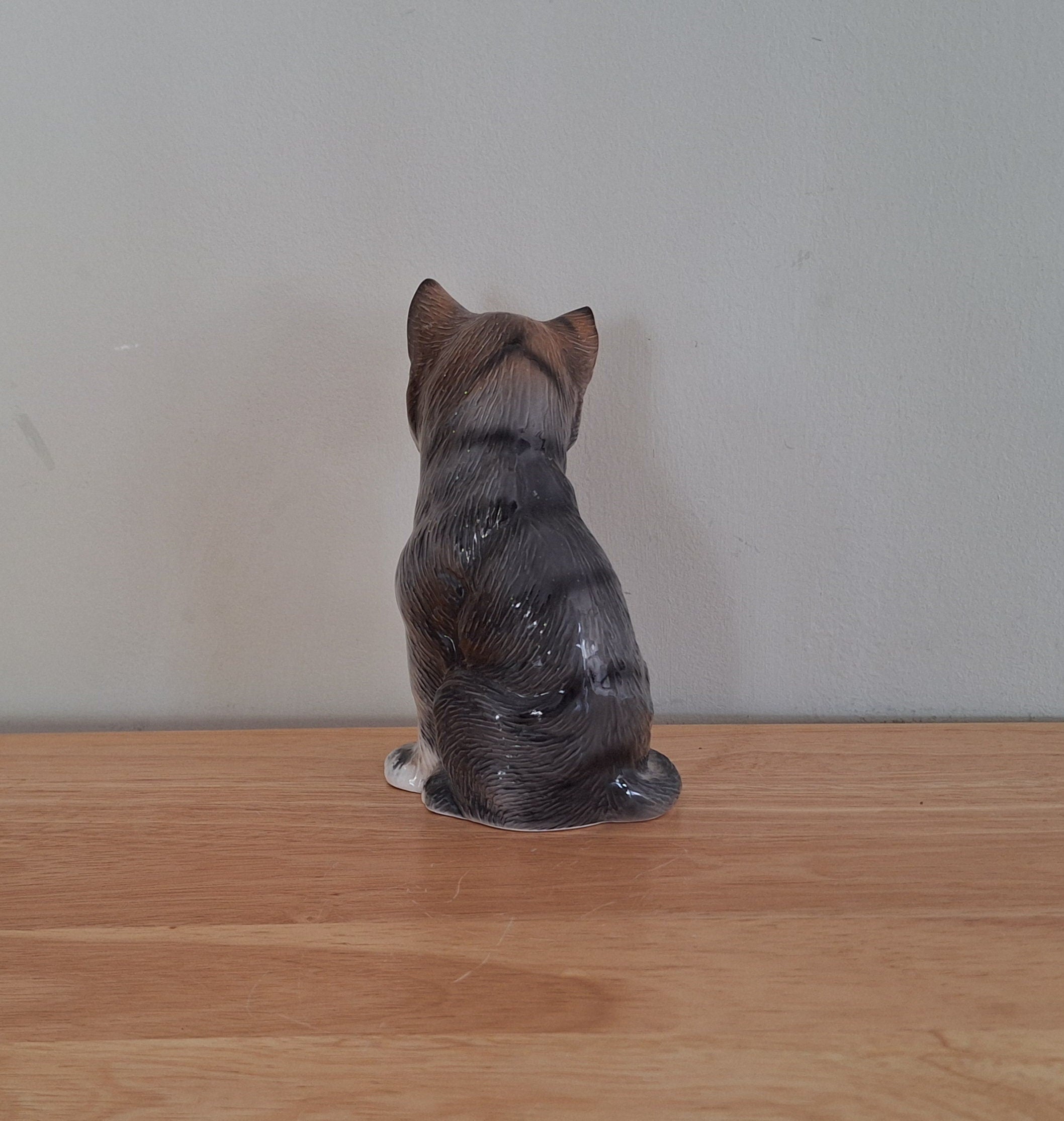 Cat Figurine Vintage Pottery/Collectable Cat's/ Retro/Animal Figurine/Home Decor1970's/ Mothers Gift/Cat Sculpture/pet Cat Ornament