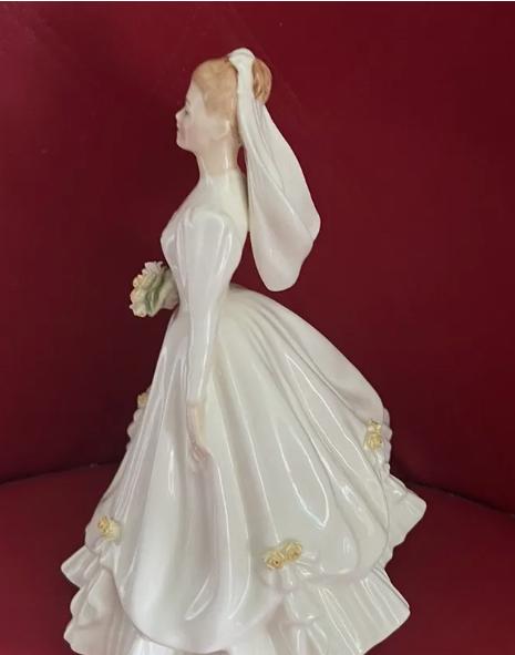 Bride HN3285 Royal Doulton Figurine  Elegant Bone China Wedding Keepsake  Vintage Collectible