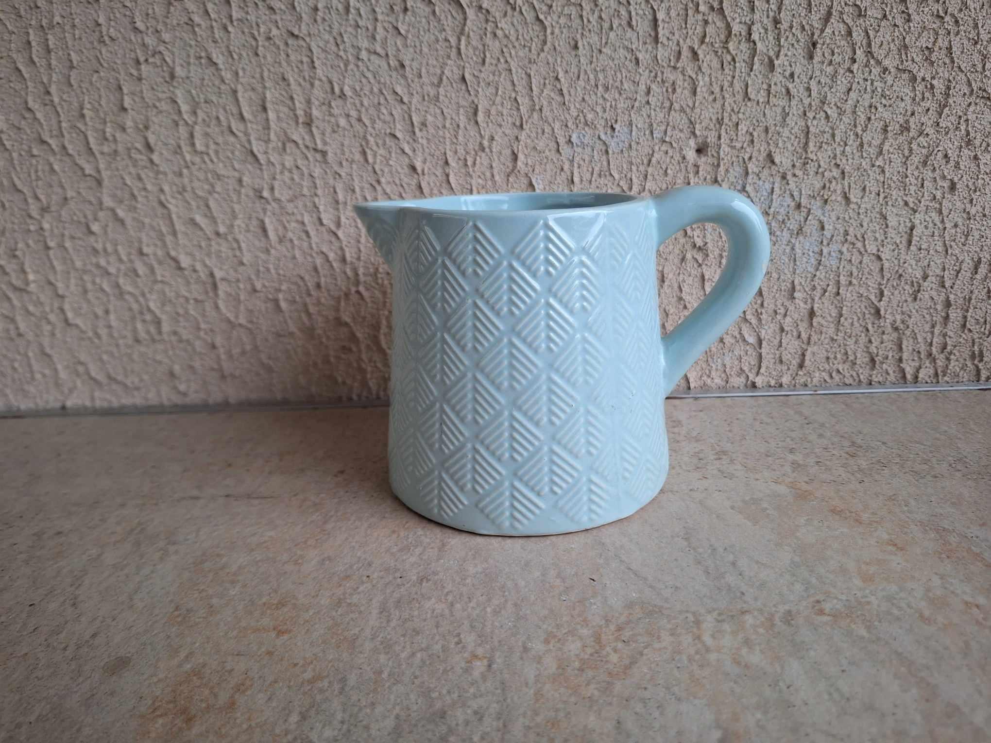 Vintage Blue Ceramic Pitcher with Geometric Leaf Pattern  Farmhouse Jug, Decorative Kitchen Vase, Rustic Indoor Planter, Shabby Chic Décor