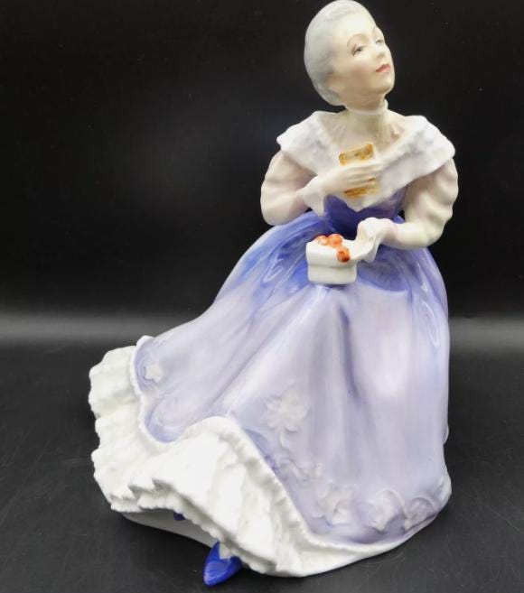 Royal Doulton “Happy Anniversary HN3097 Figurine | Pauline Parsons Design | Purple & White 19871993 Anniversaries Series Gift Collectible