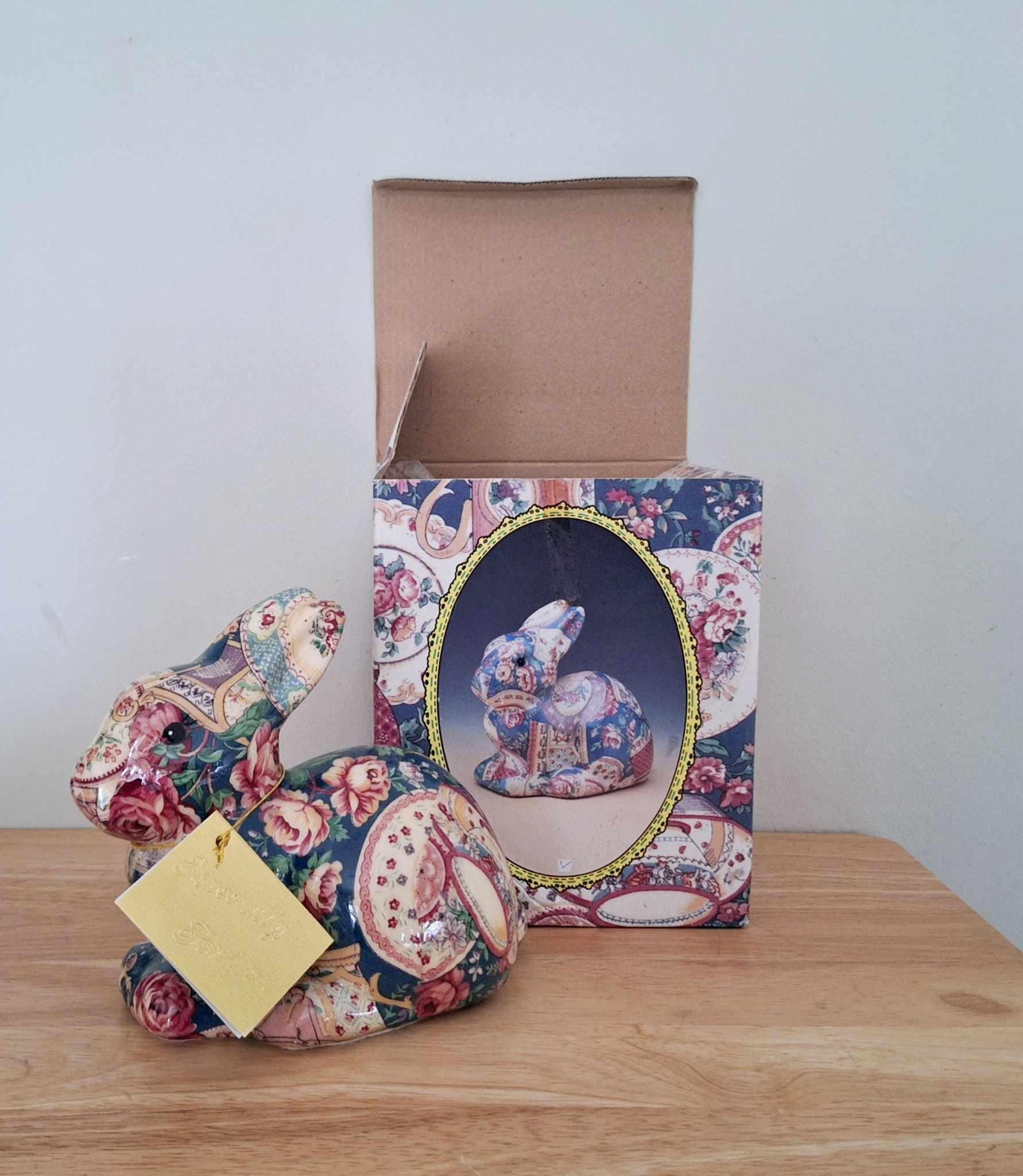 Floral Patchwork Papier-Mâché Bunny Ornament with Gift Tag & Box | Vintage Decorative Rabbit Figurine | Cottagecore Easter Decor