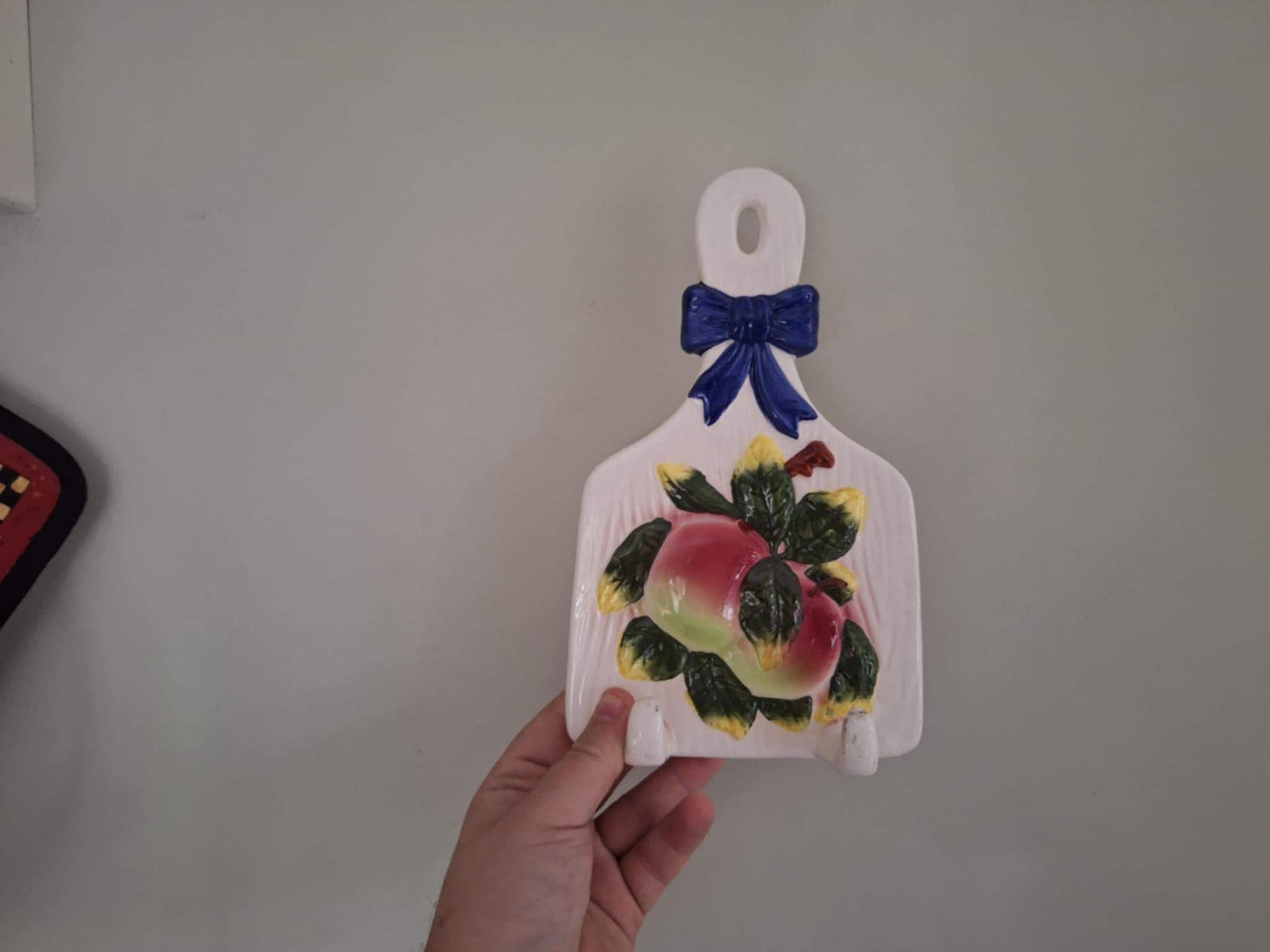 Vintage Ceramic Wall Hanging Apple Kitchen Decor with Bow  Fruit Design Ornament  Wall Mounted Holder  Oriental Art Selection Hook
