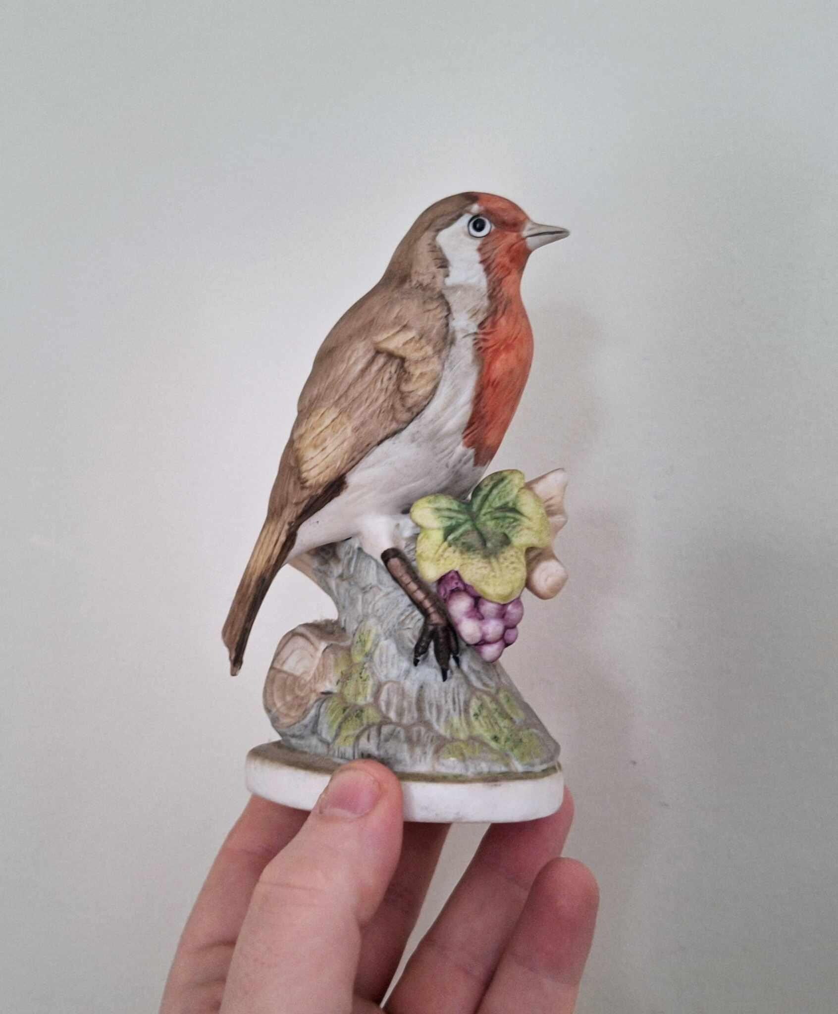 Pair of Vintage Bird Figurines  Mistle Thrush and Robin  Hand-Painted Ceramic Ornaments  Rustic Wildlife Home Decor