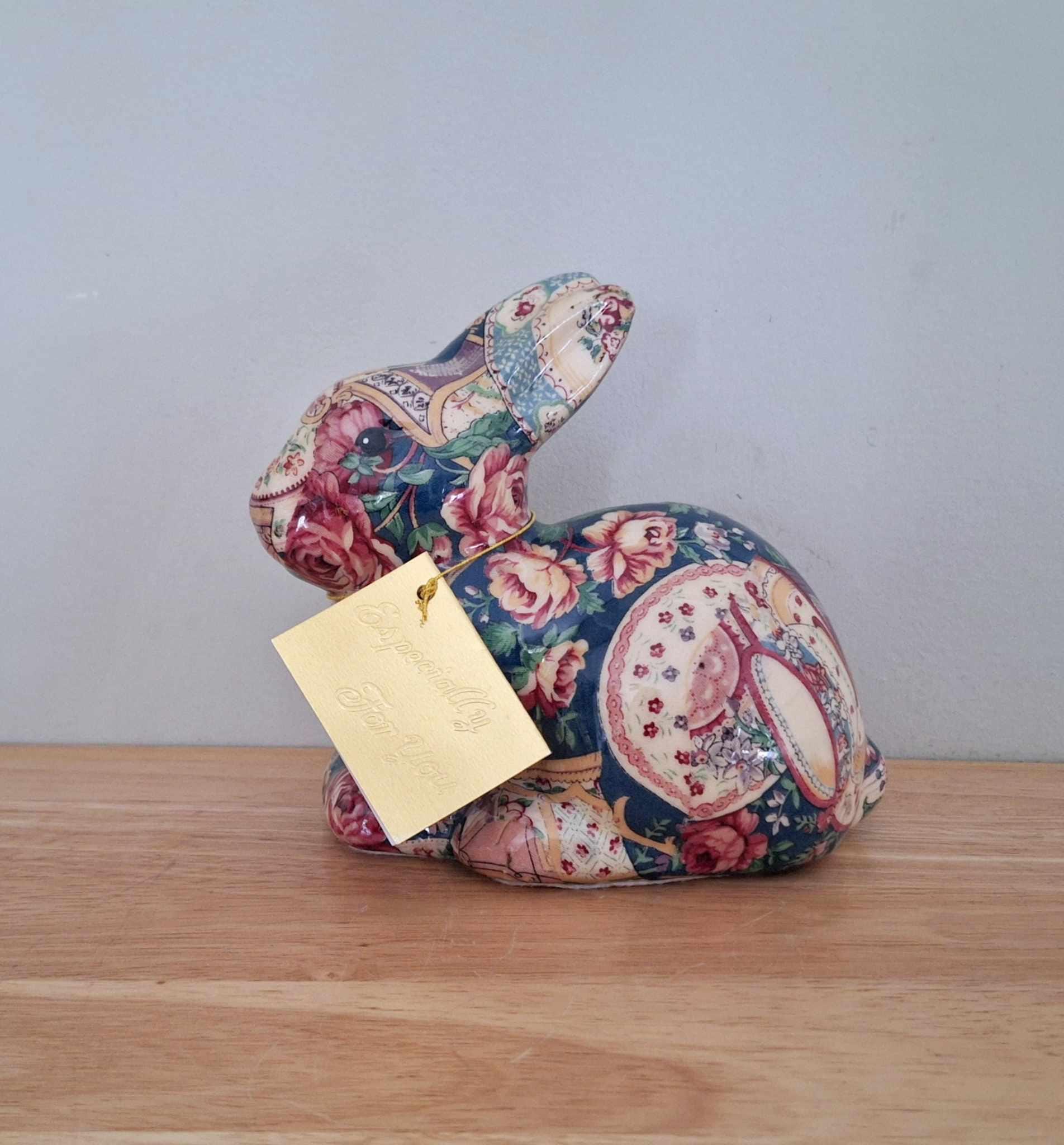 Floral Patchwork Papier-Mâché Bunny Ornament with Gift Tag & Box | Vintage Decorative Rabbit Figurine | Cottagecore Easter Decor