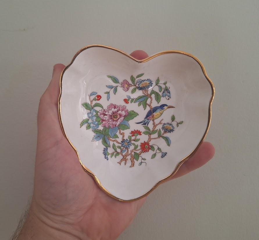 Aynsley Pembroke Heart-Shaped Dish  Fine Bone China Trinket Bowl, Bird & Floral, Gold Rim, Made in England  Jewellery, Soap or Ring Dish