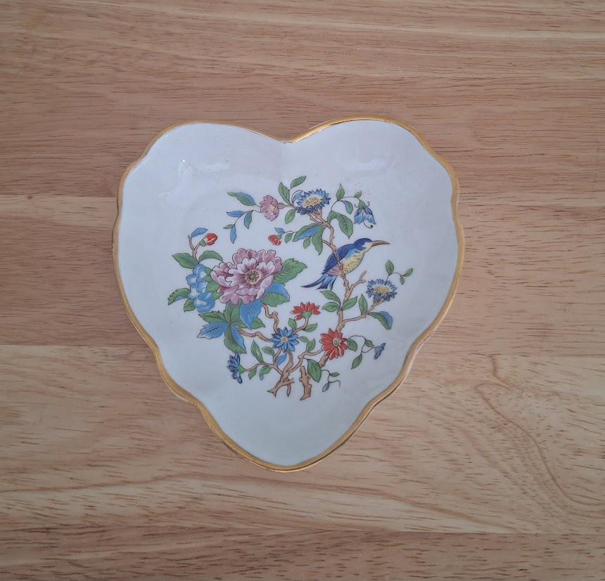 Aynsley Pembroke Heart-Shaped Dish  Fine Bone China Trinket Bowl, Bird & Floral, Gold Rim, Made in England  Jewellery, Soap or Ring Dish