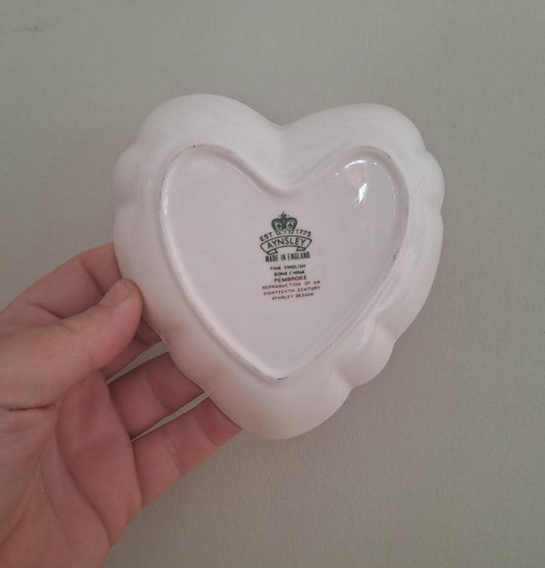 Aynsley Pembroke Heart-Shaped Dish  Fine Bone China Trinket Bowl, Bird & Floral, Gold Rim, Made in England  Jewellery, Soap or Ring Dish
