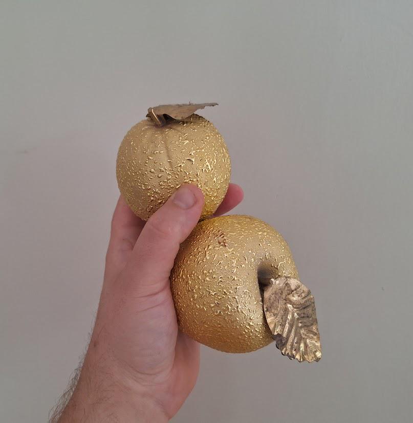 Pair of Decorative Gold Apples with Textured Finish and Metal Leaf Detail  Vintage Style Fruit Ornaments  Home Décor Accent