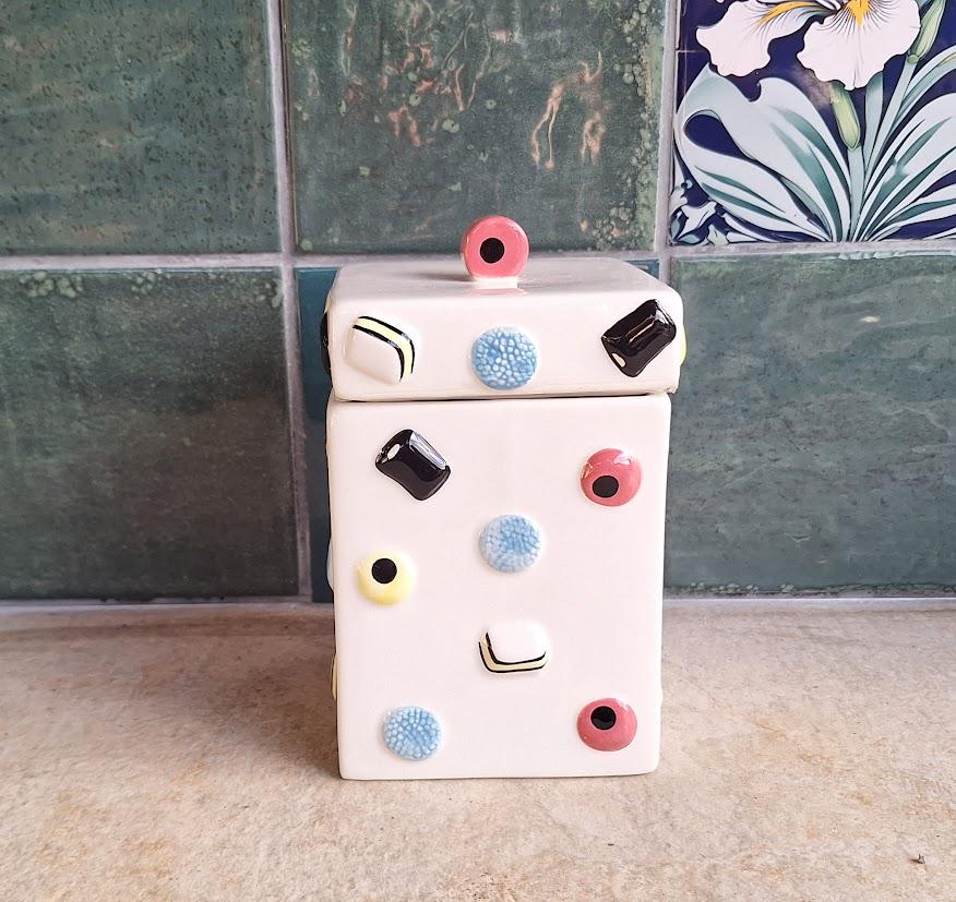 Vintage Liquorice Allsorts Biscuit Jar, Bassetts Style Sweet Storage Jar, Retro Ceramic Candy Jar with Lid, Novelty Kitchen Canister