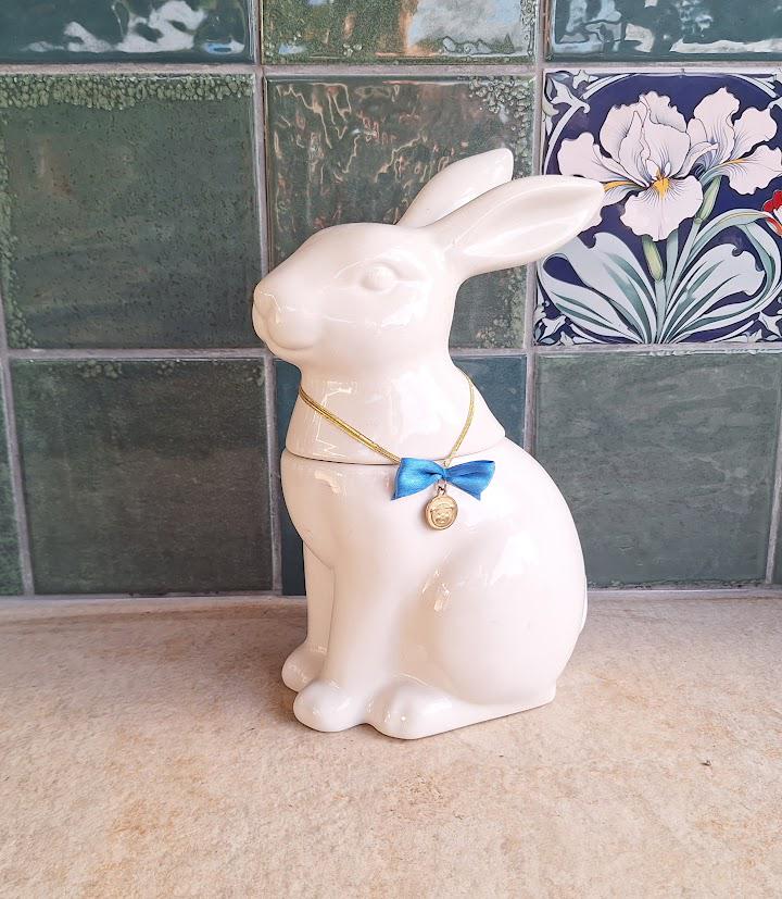 Ceramic Rabbit Cookie Jar, White Bunny Storage Jar with Lid, Easter Rabbit Canister, Novelty Kitchen Storage Pot