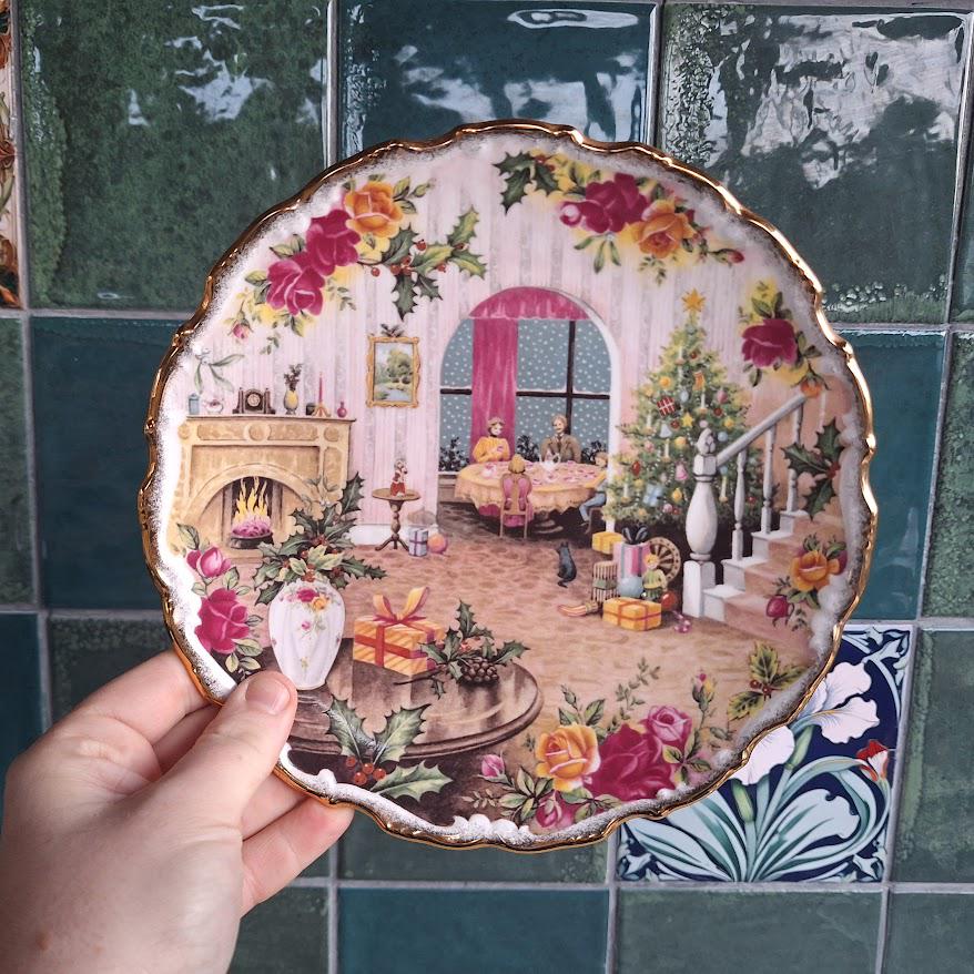 Vintage Royal Albert “Christmas Magic  Christmas at Home Collector Plate Bone China England Old Country Roses Series Boxed Christmas Plate