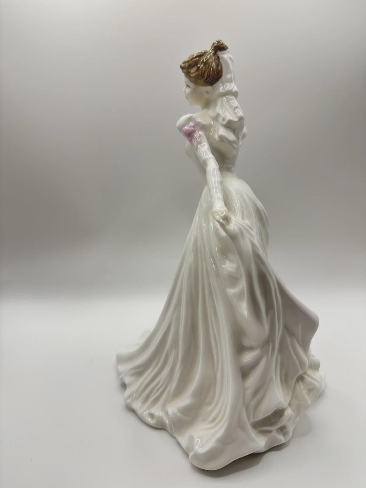 Royal Doulton Bride Figurine HN4324, Elegant White Wedding Dress Figure, Classic Bone China Lady Ornament