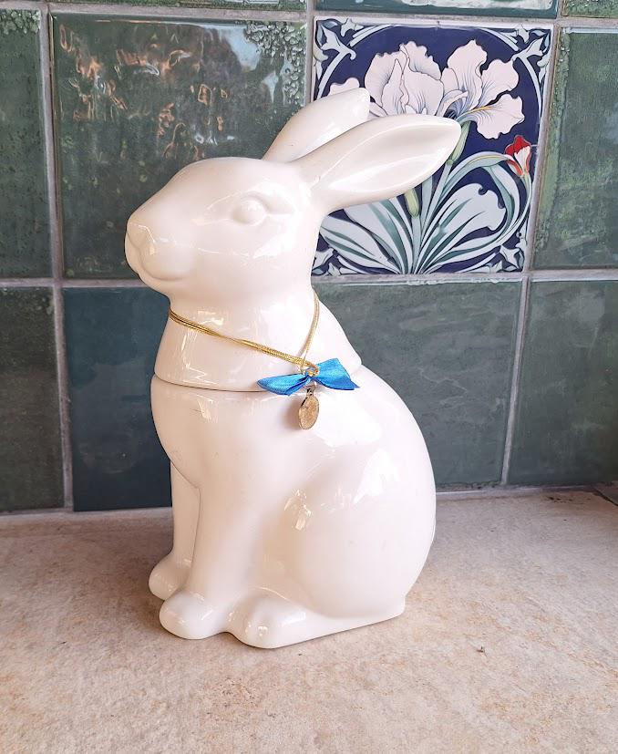 Ceramic Rabbit Cookie Jar, White Bunny Storage Jar with Lid, Easter Rabbit Canister, Novelty Kitchen Storage Pot