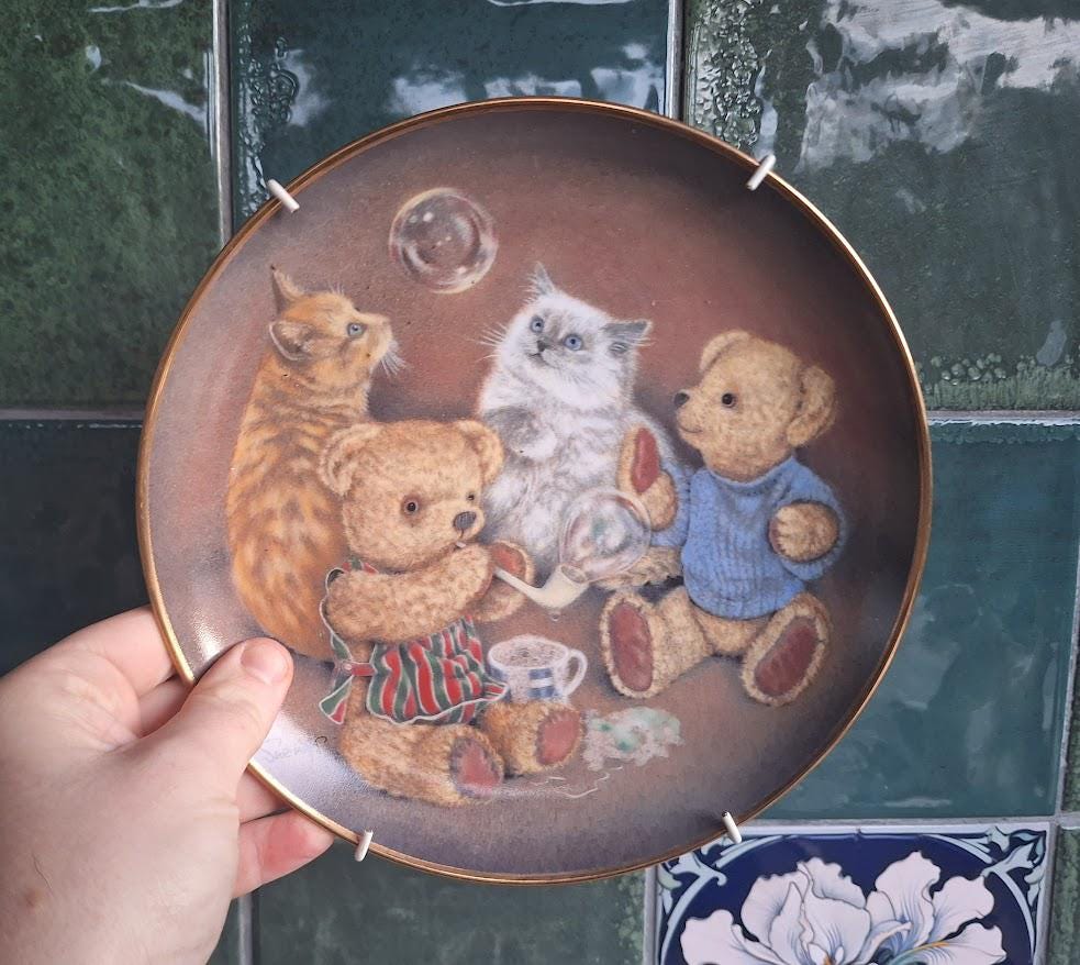 Vintage Franklin Mint “Bubble Buddies Sue Willis Collector Plate Limited Edition Fine Porcelain Teddy Bear Cat Design Decorative Plate