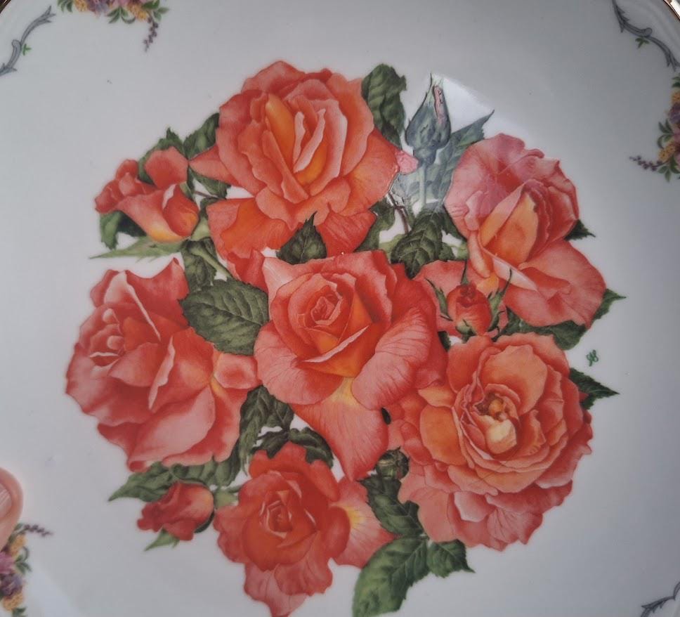 Royal Albert Elizabeth of Glamis 1990 Plate Sara Schofield Queen Mother Flowers Collector Plate Bone China