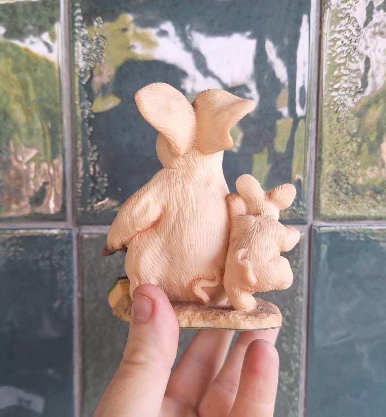 Piggin' Scared Figurine: 1998 Collectors Club Exclusive, David Corbridge Resin Ornament
