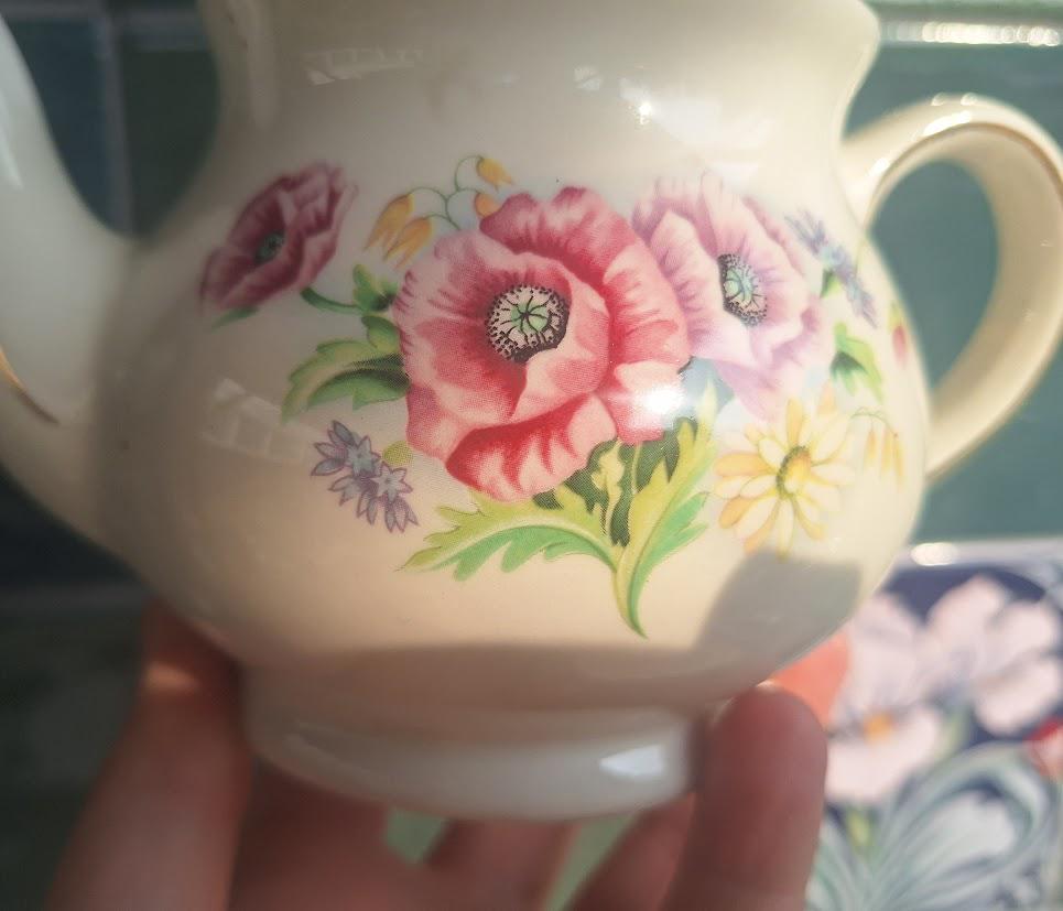 Vintage Sadler Teapot: Pink Poppies, Gold Trim, English Ceramic Cottagecore Decor