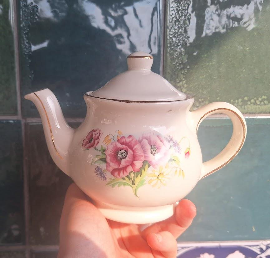 Vintage Sadler Teapot: Pink Poppies, Gold Trim, English Ceramic Cottagecore Decor