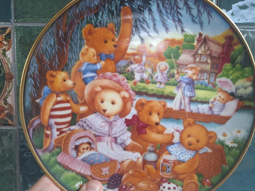 Franklin Mint Teddy Bear Picnic Collector Plate by Carol Lawson (1991)