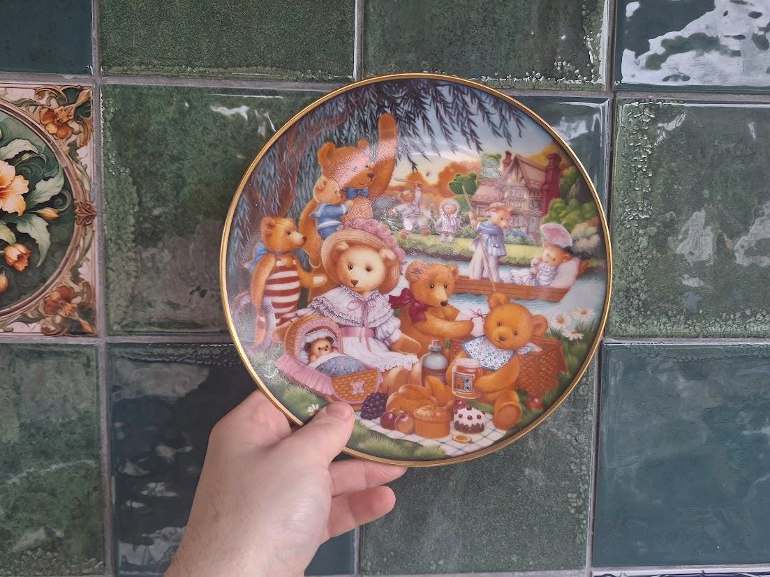 Franklin Mint Teddy Bear Picnic Collector Plate by Carol Lawson (1991)