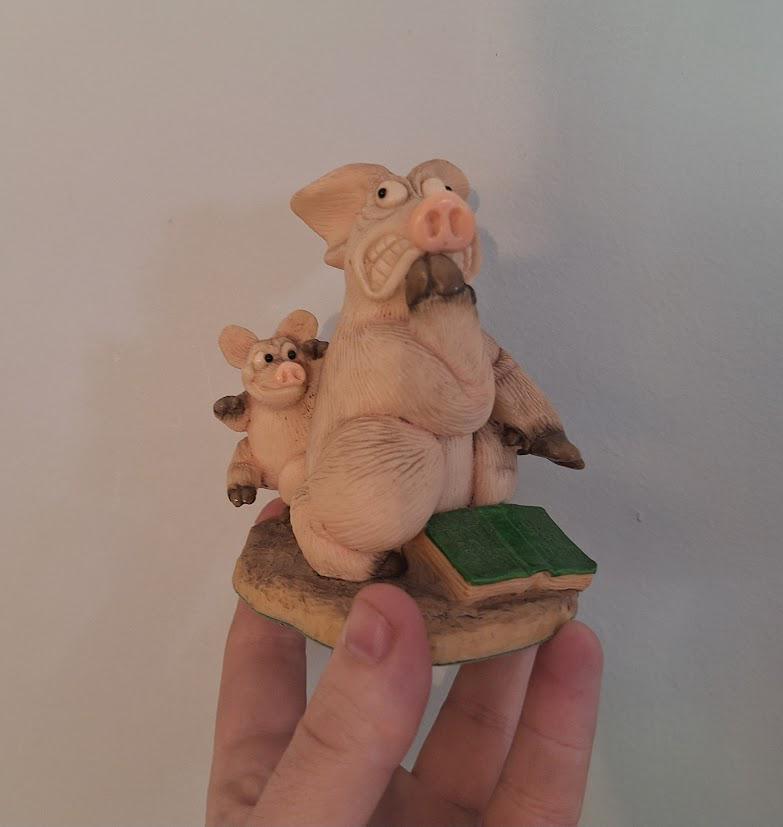 Piggin' Scared Figurine: 1998 Collectors Club Exclusive, David Corbridge Resin Ornament