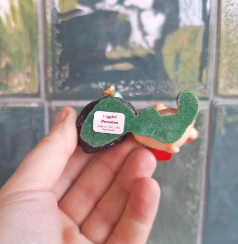 Piggin Pressies Figurine David Corbridge 2000 Pig & Rooster Christmas Gift Ornament Collectible