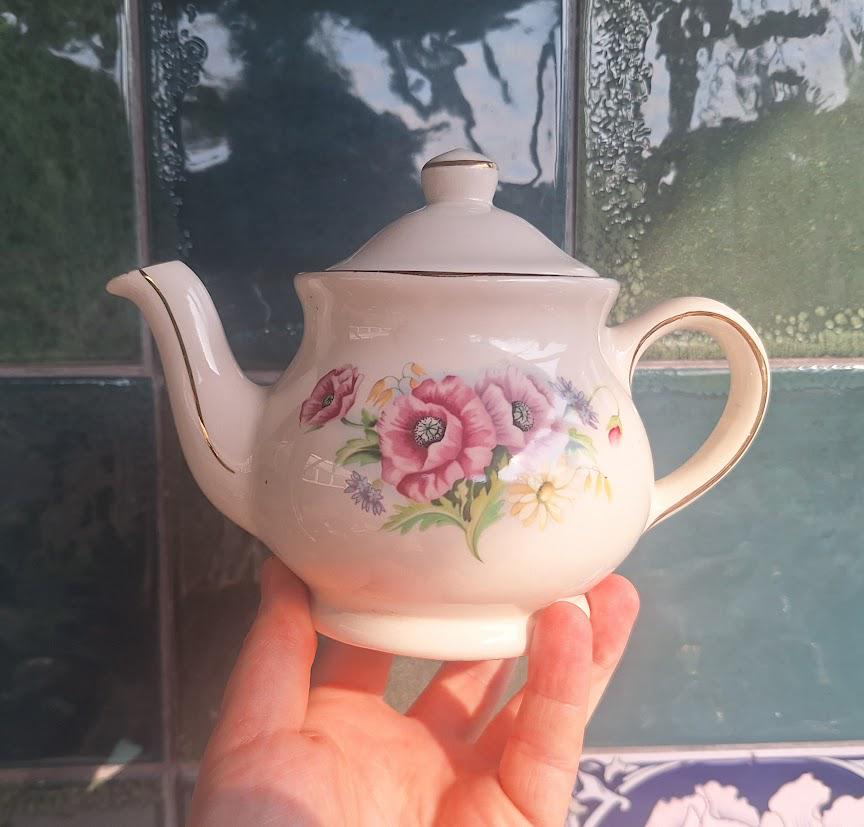 Vintage Sadler Teapot: Pink Poppies, Gold Trim, English Ceramic Cottagecore Decor