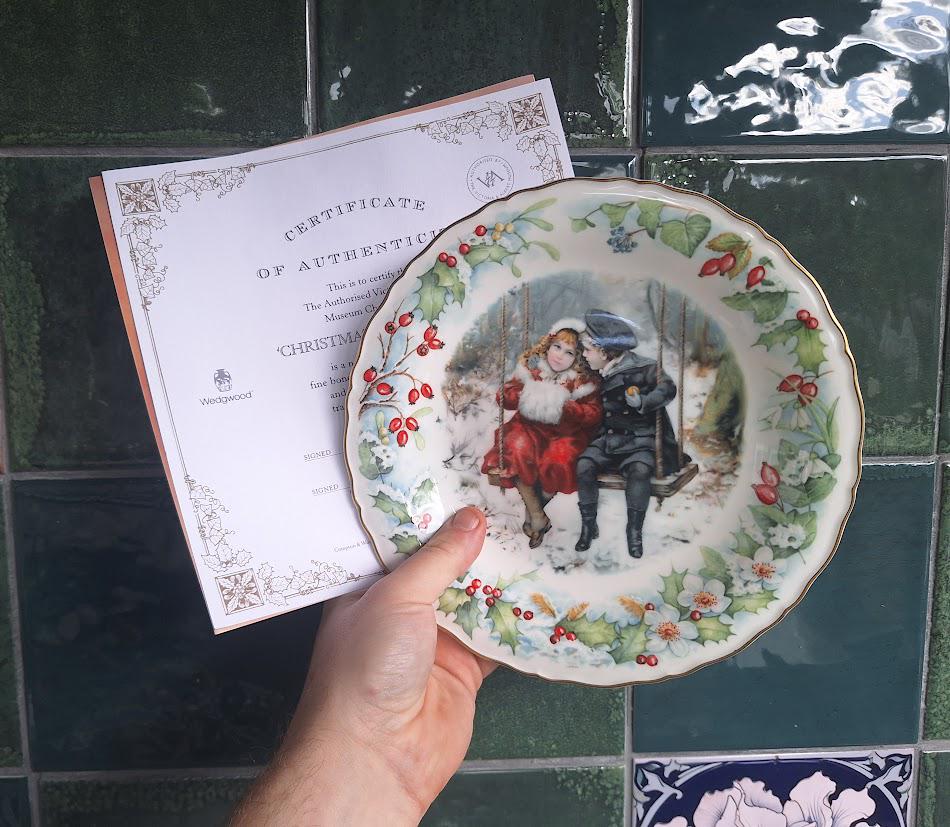 Wedgwood Christmas Plate 1989: Children on Swing, V&A Museum Bone China (Boxed)