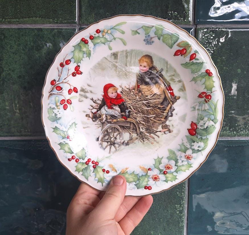 Wedgwood Victoria & Albert Museum Christmas Plate 1990 Bone China Children Winter Cart Scene Boxed Certificate Compton Woodhouse