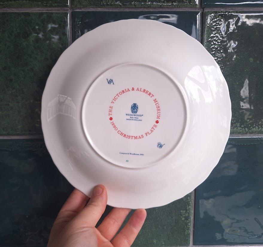 Wedgwood Victoria & Albert Museum Christmas Plate 1990 Bone China Children Winter Cart Scene Boxed Certificate Compton Woodhouse