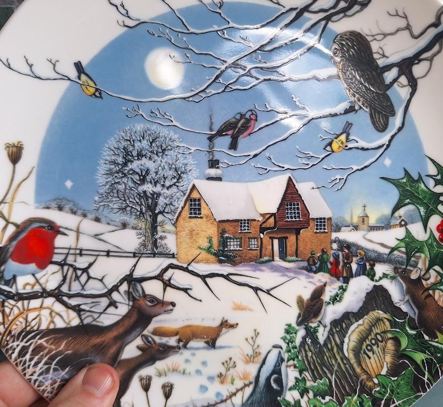 Wedgwood 1990 Christmas Plate: Arrival of Carol Singers, Colin Newman Country Christmas Bone China
