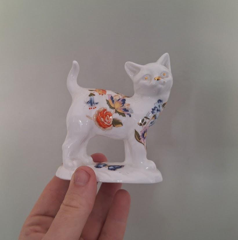 Aynsley Cottage Garden Cat Figurine: Fine Bone China, Floral, Gold Detail, England